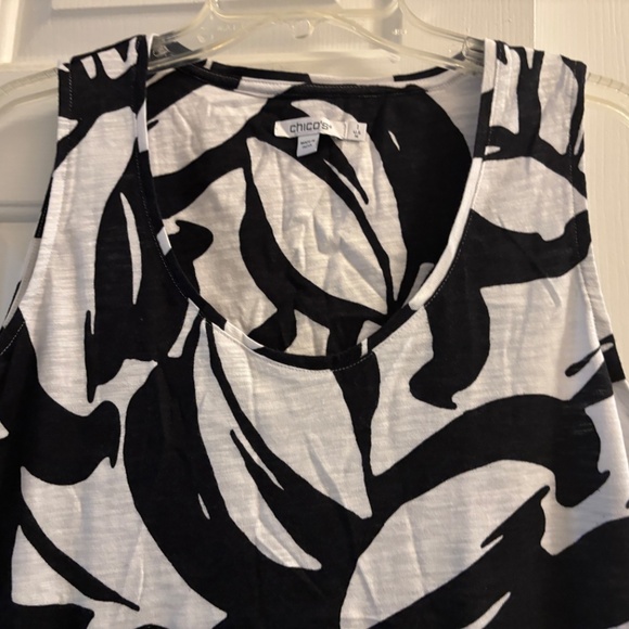 Chico's Black & White Geometric Pattern Top Size 1 (M) - Picture 3 of 7